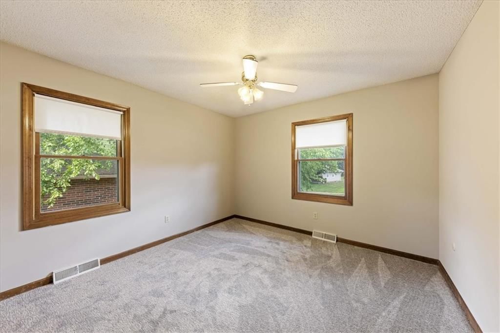 617 W Walnut Street — photo 13
