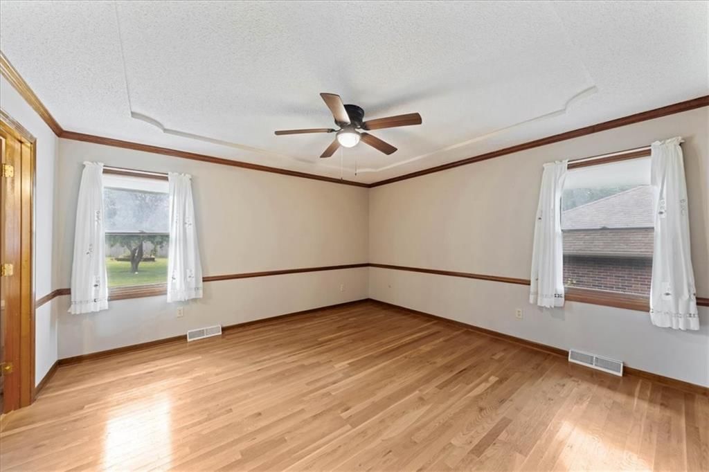 617 W Walnut Street — photo 14