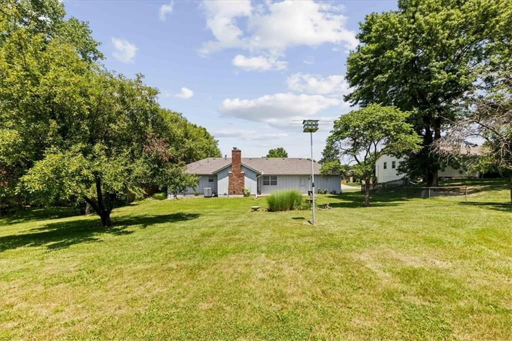 617 W Walnut Street — photo 20