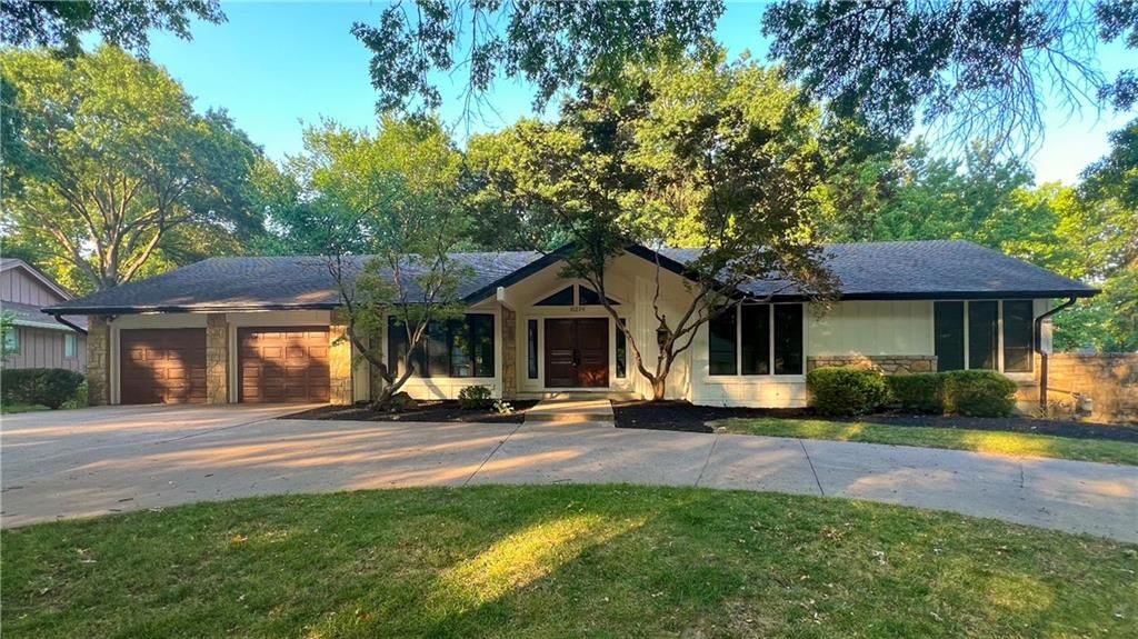 10229 Hemlock Drive — photo 2