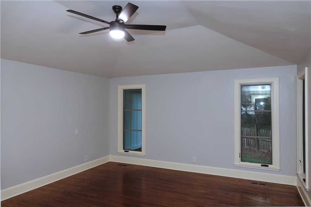 10229 Hemlock Drive — photo 20