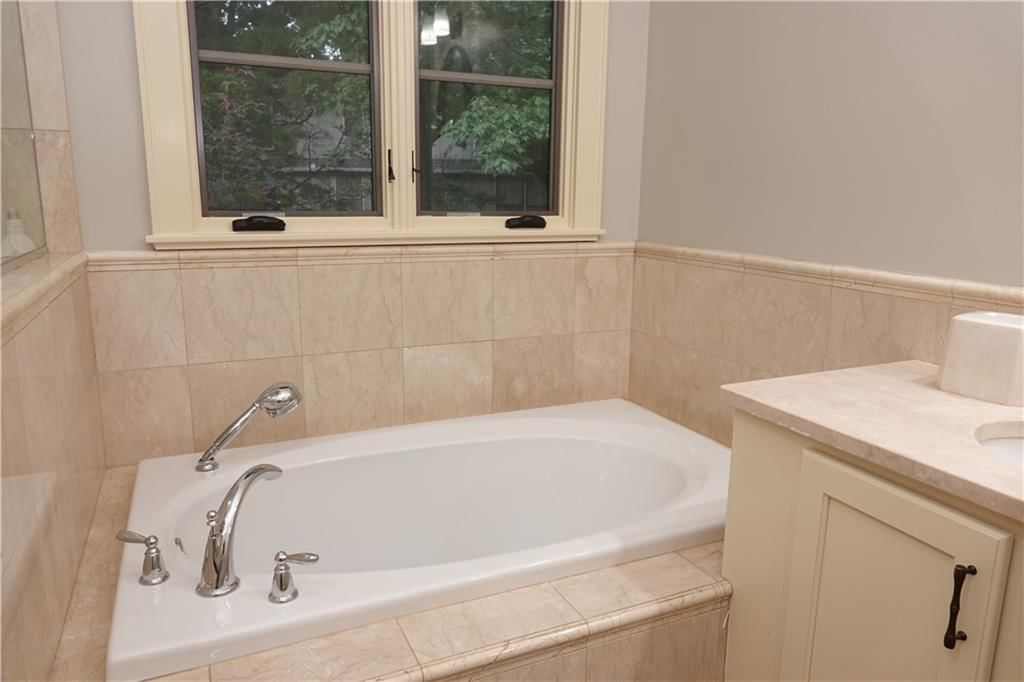 10229 Hemlock Drive — photo 23
