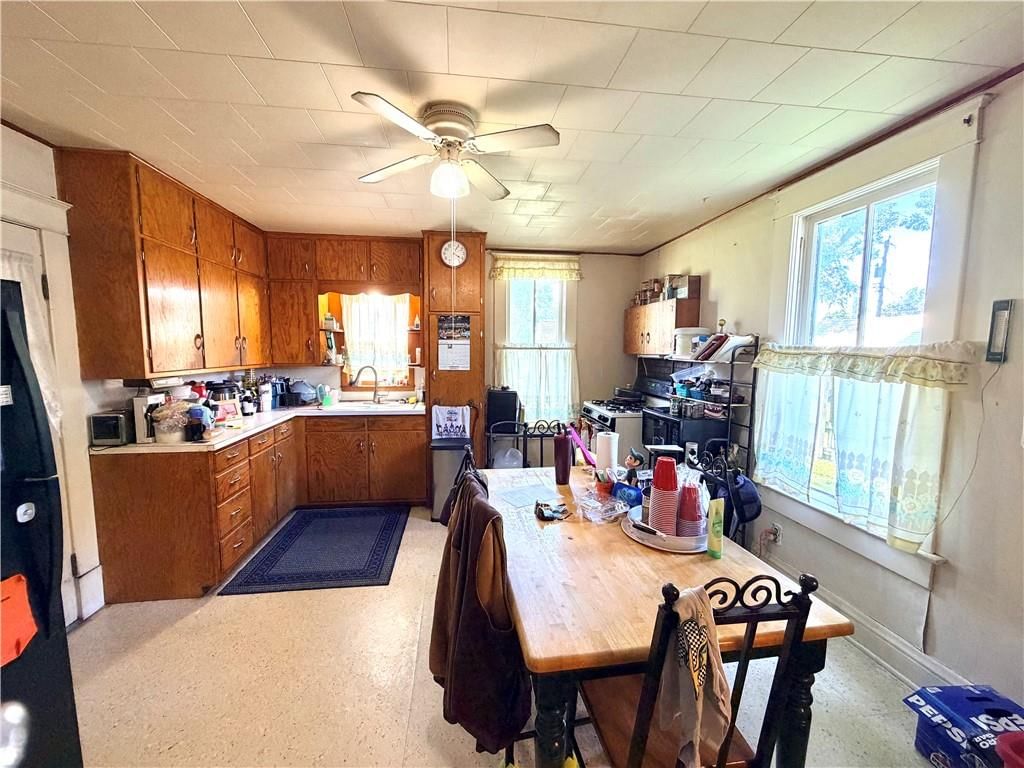 412 S Bismark Street — photo 13