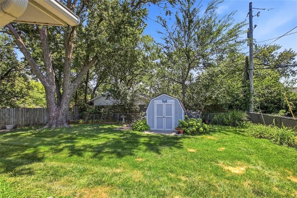 813 W Sheridan Street — photo 37