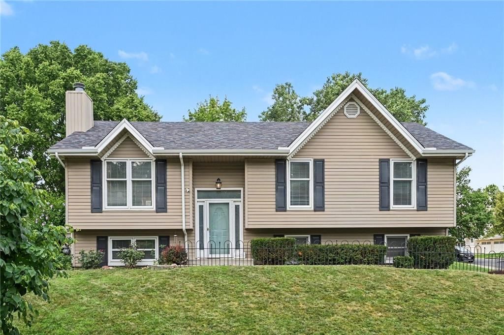 8626 N Wayland Avenue — photo 3
