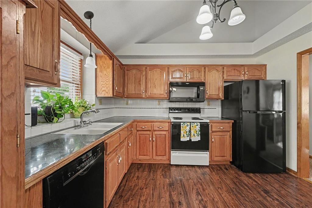 8626 N Wayland Avenue — photo 9