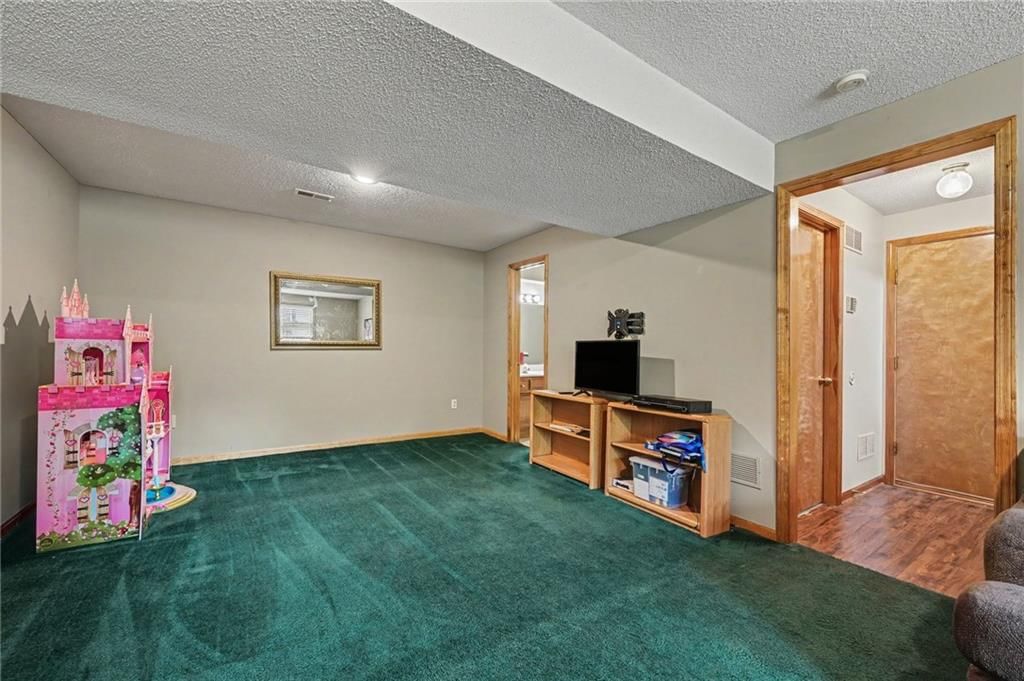 8626 N Wayland Avenue — photo 20
