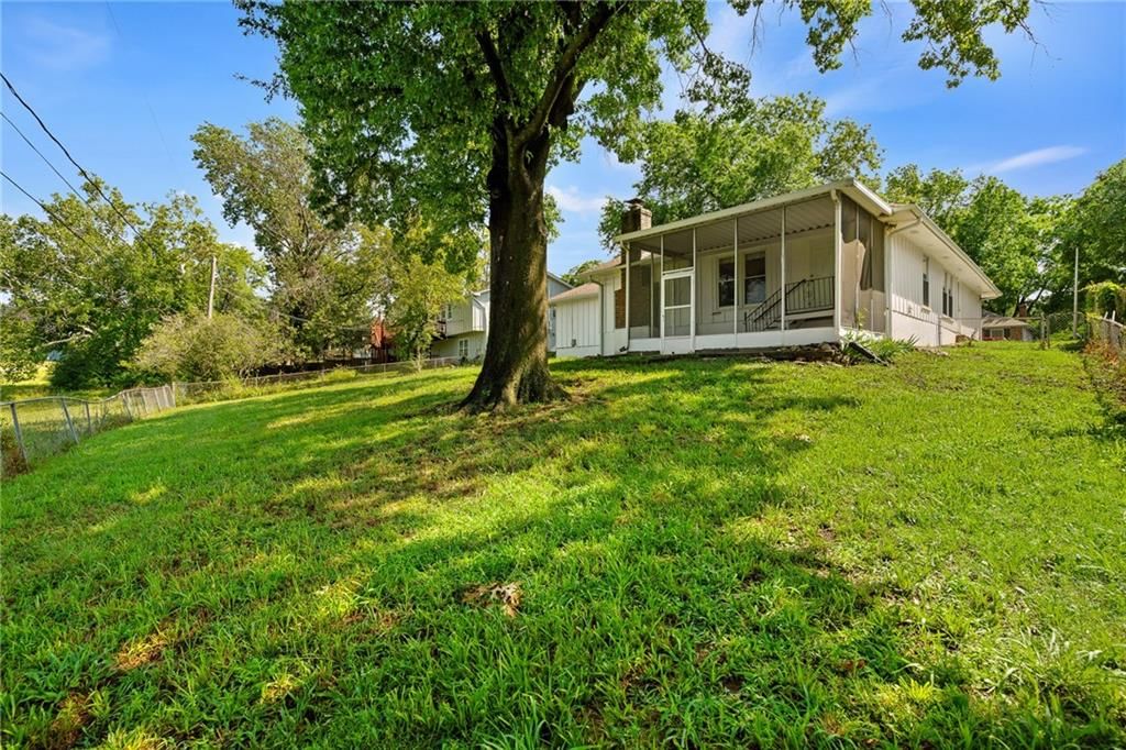 10450 College Avenue — photo 38