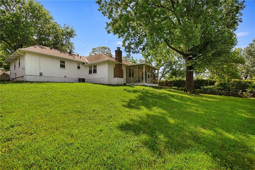 10450 College Avenue — photo 40