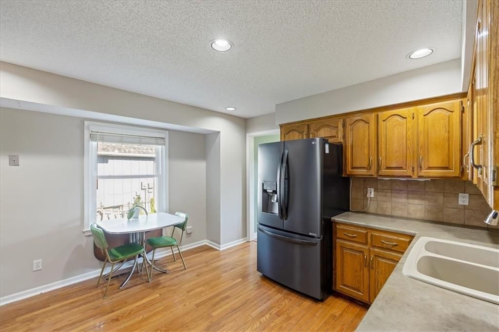 Photo 9 of 25 - 5004 NW 85th Street, Kansas City, MO 64154