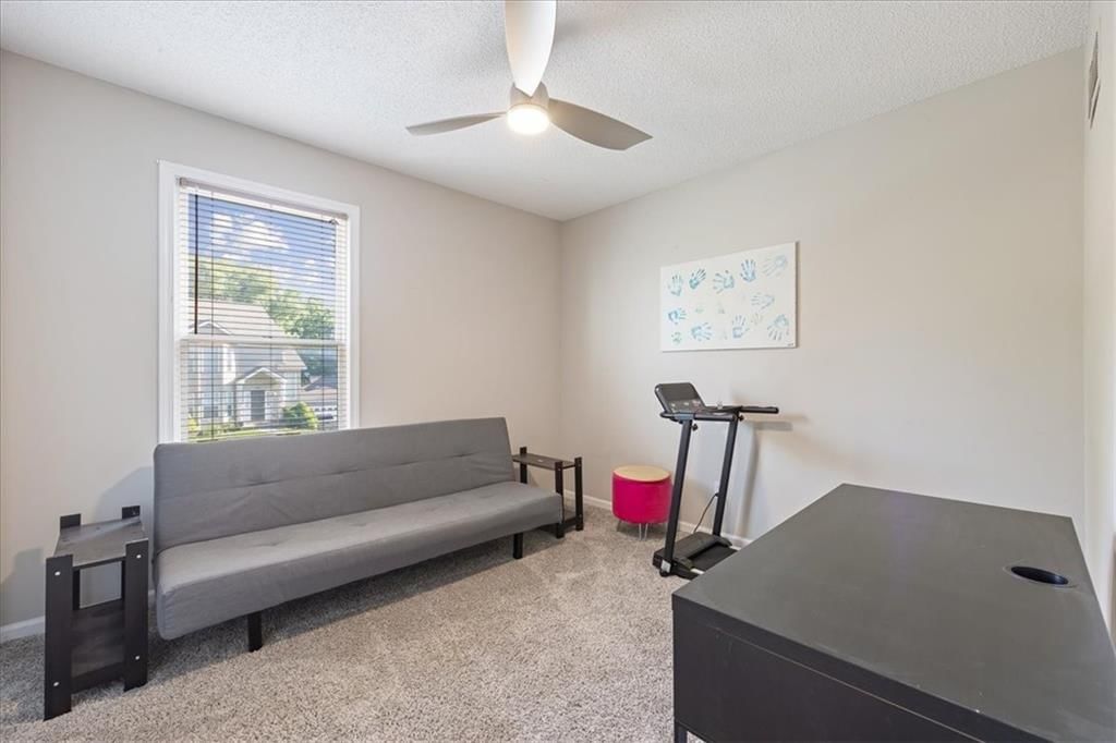 Photo 10 of 25 - 5004 NW 85th Street, Kansas City, MO 64154