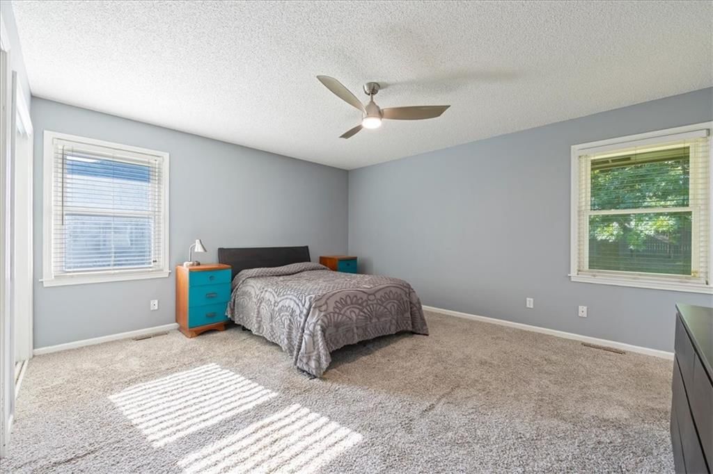 Photo 14 of 25 - 5004 NW 85th Street, Kansas City, MO 64154