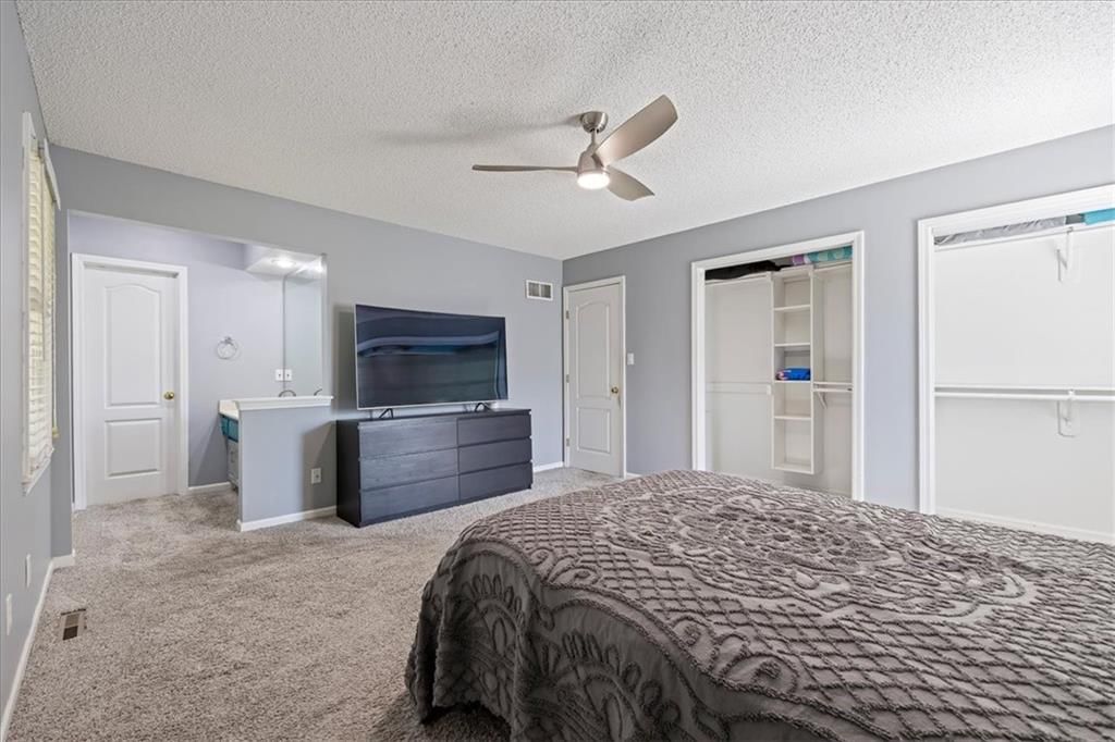 Photo 15 of 25 - 5004 NW 85th Street, Kansas City, MO 64154