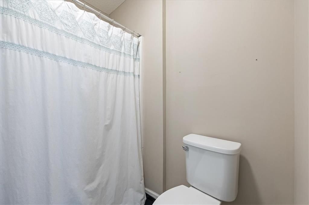 Photo 17 of 25 - 5004 NW 85th Street, Kansas City, MO 64154