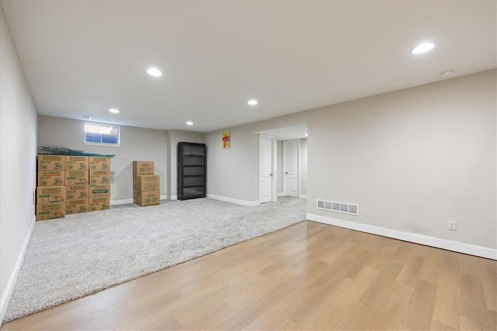 Photo 19 of 25 - 5004 NW 85th Street, Kansas City, MO 64154