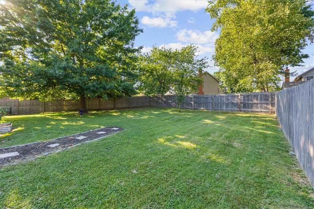 Photo 22 of 25 - 5004 NW 85th Street, Kansas City, MO 64154