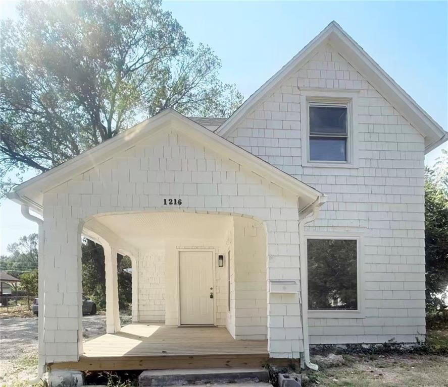 1216 S Cedar Street — photo 1