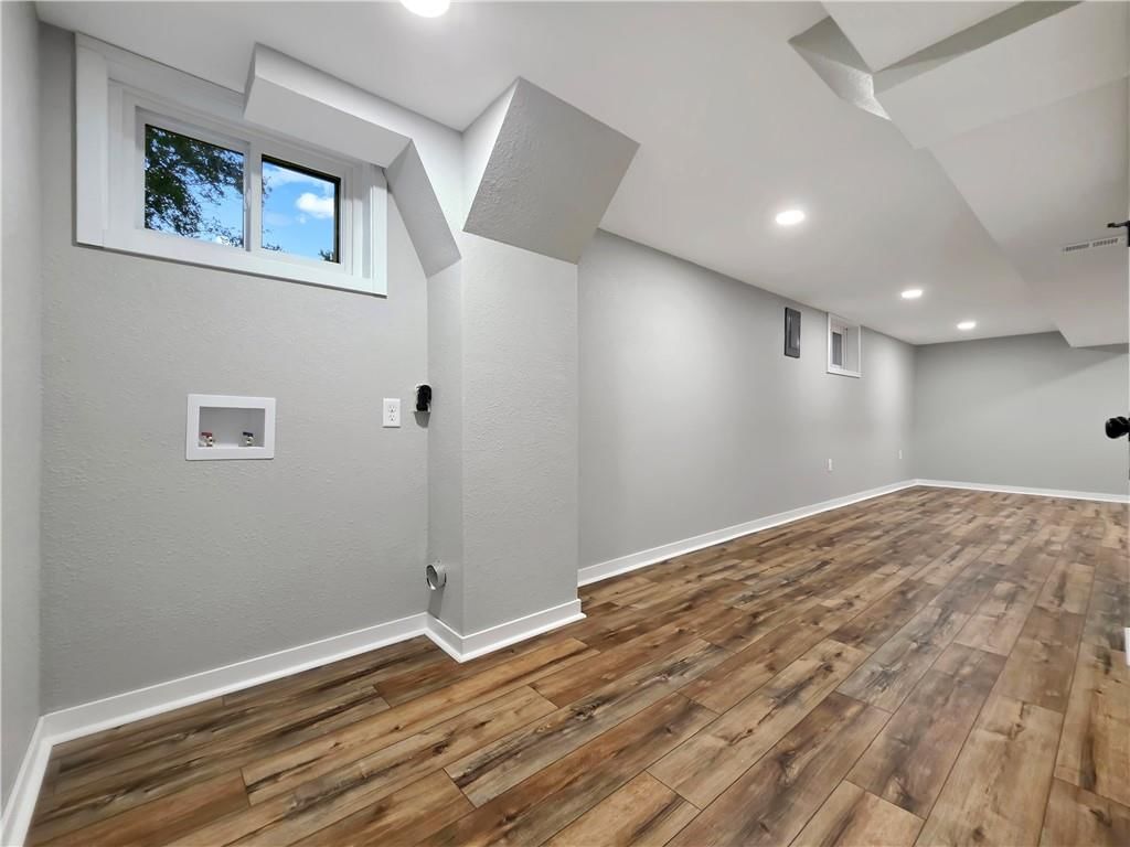 619 W 30th Street — photo 32