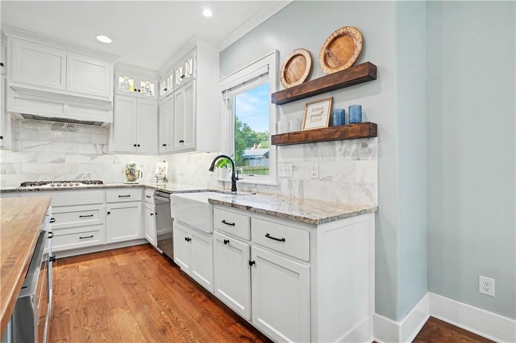 5540 Maple Street — photo 16