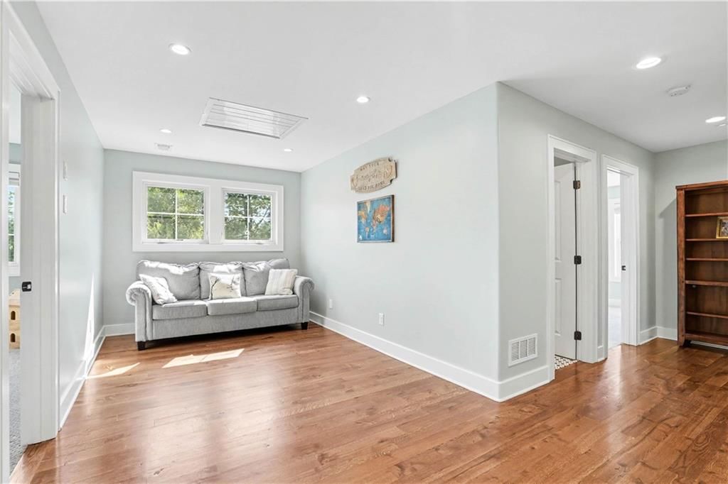 5540 Maple Street — photo 19