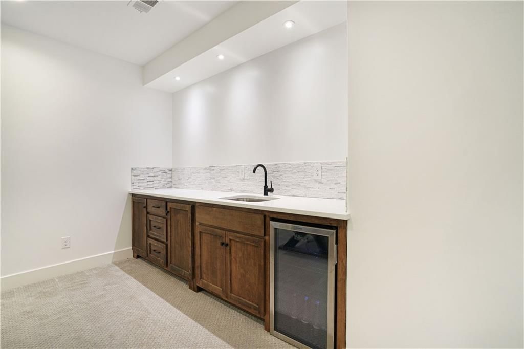 5540 Maple Street — photo 37