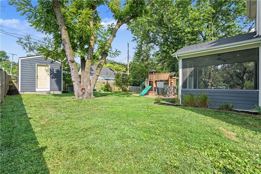 5540 Maple Street — photo 42
