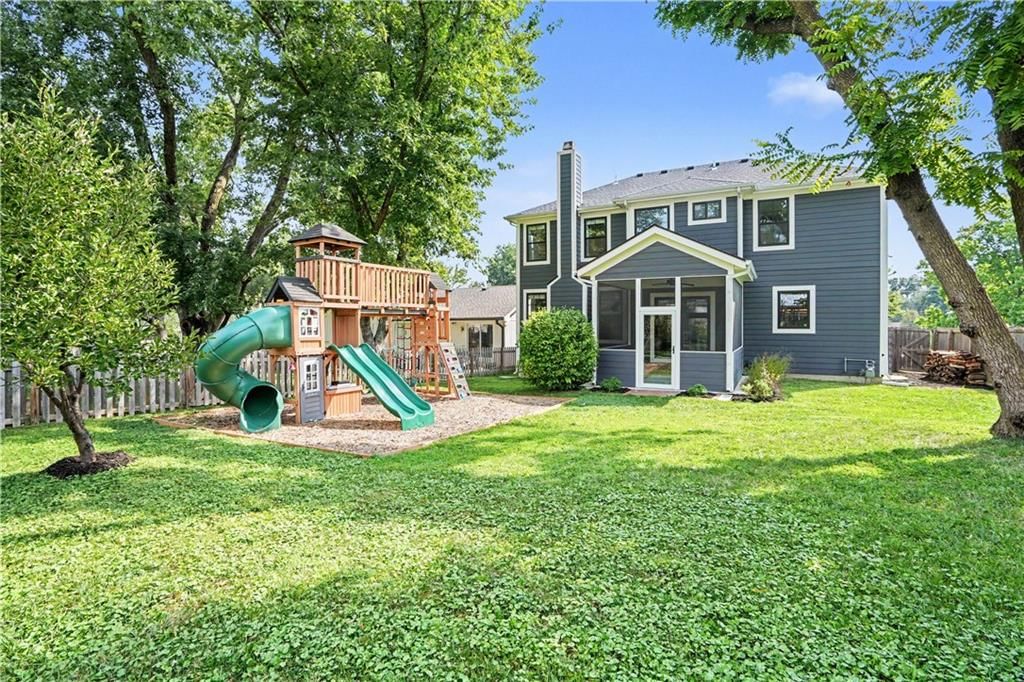 5540 Maple Street — photo 43