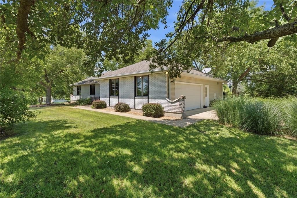 1116 W Hubach Hill Road — photo 2