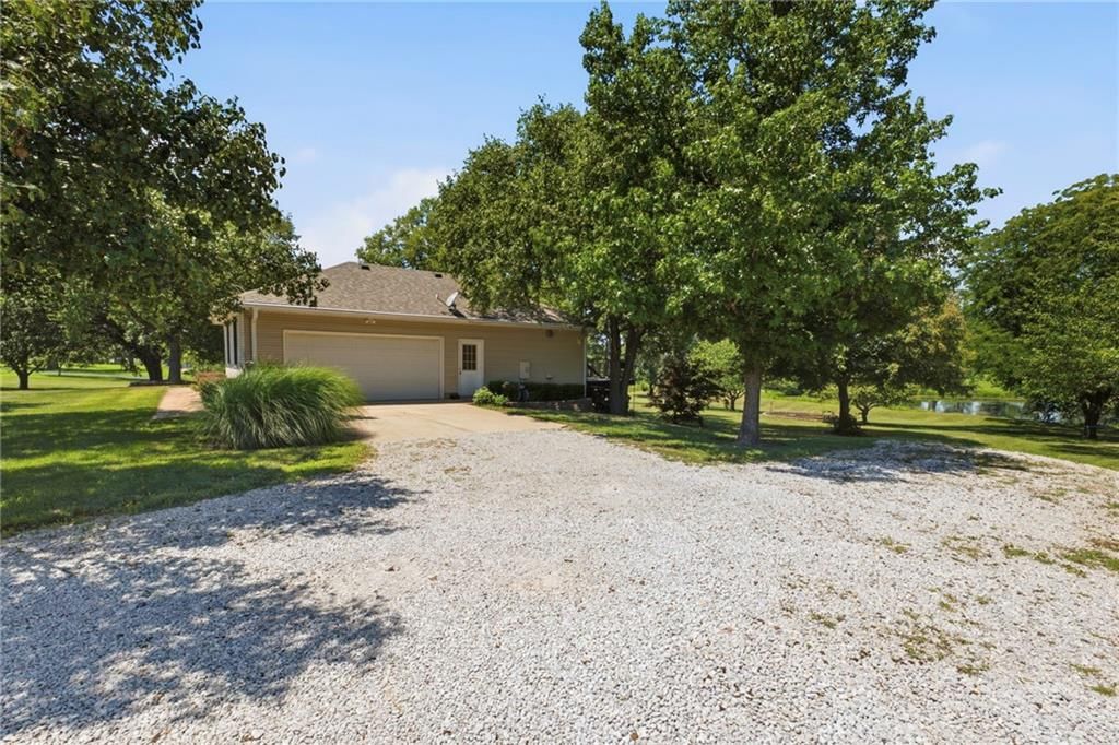 1116 W Hubach Hill Road — photo 3