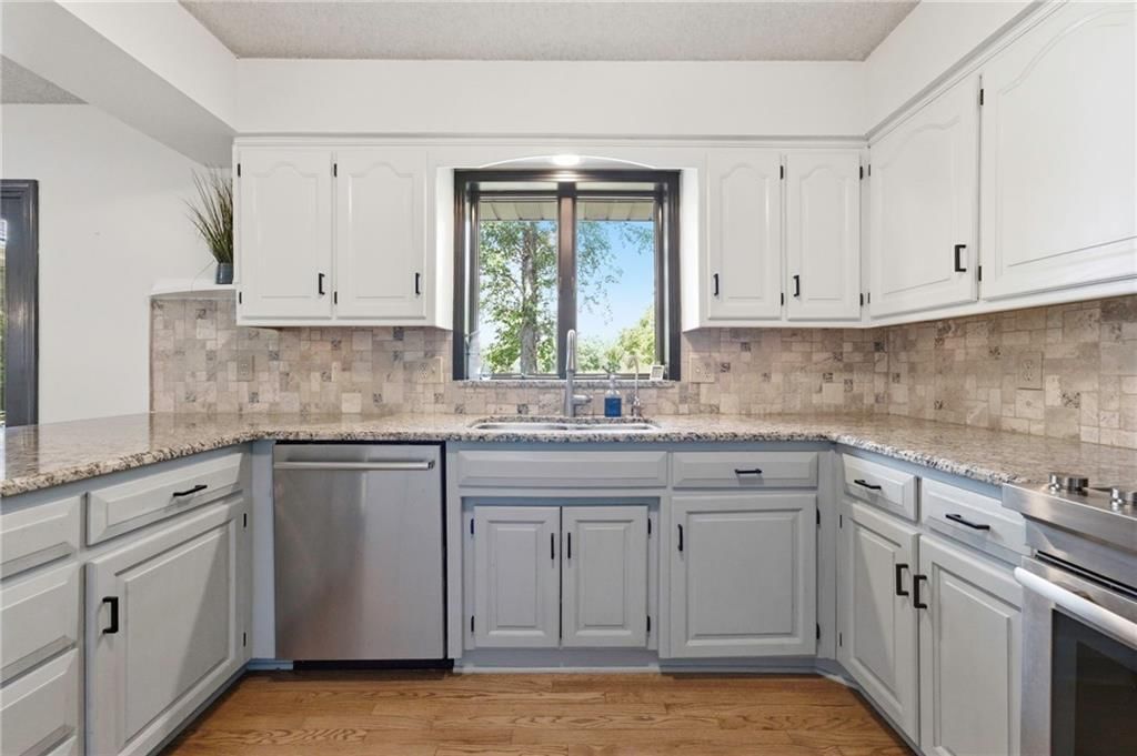1116 W Hubach Hill Road — photo 17