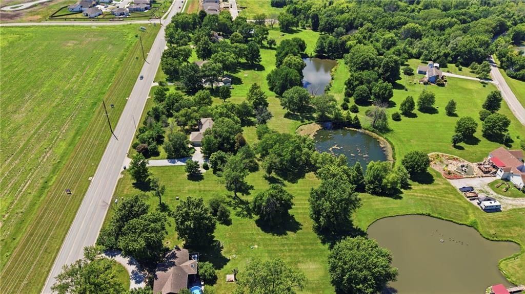 1116 W Hubach Hill Road — photo 40
