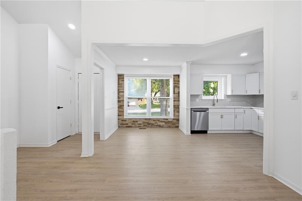 14906 W 89th Street — photo 5