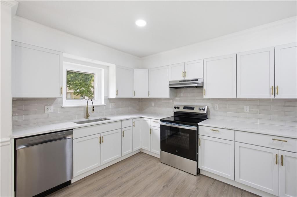 14906 W 89th Street — photo 9