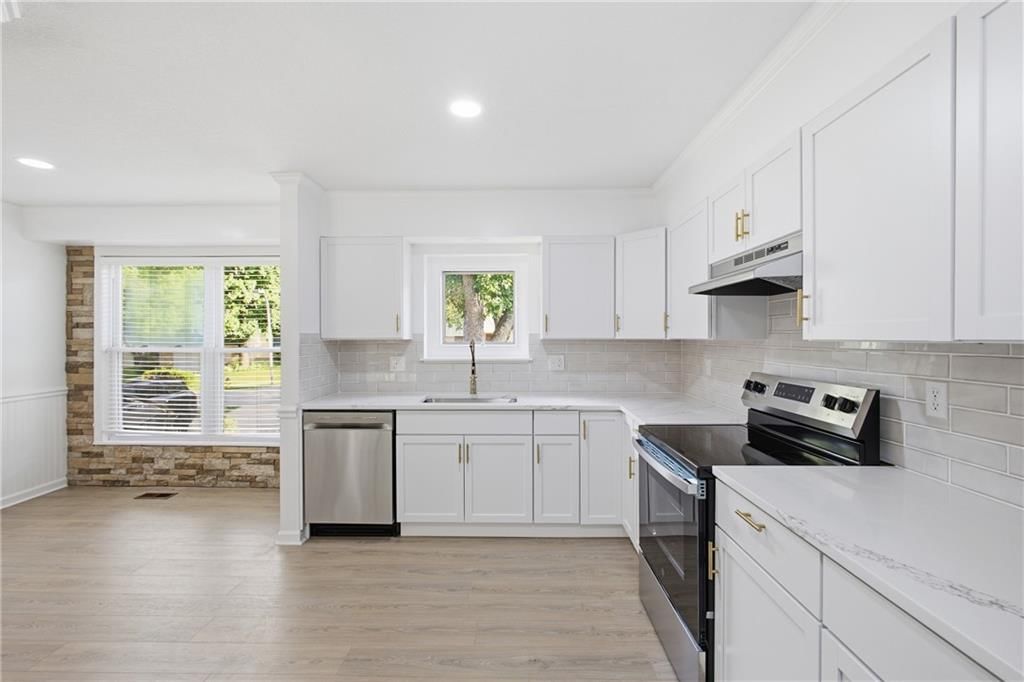 14906 W 89th Street — photo 10