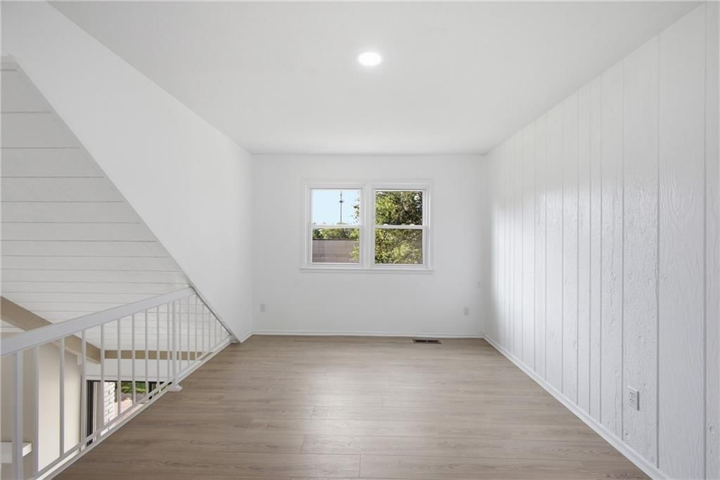 14906 W 89th Street — photo 11