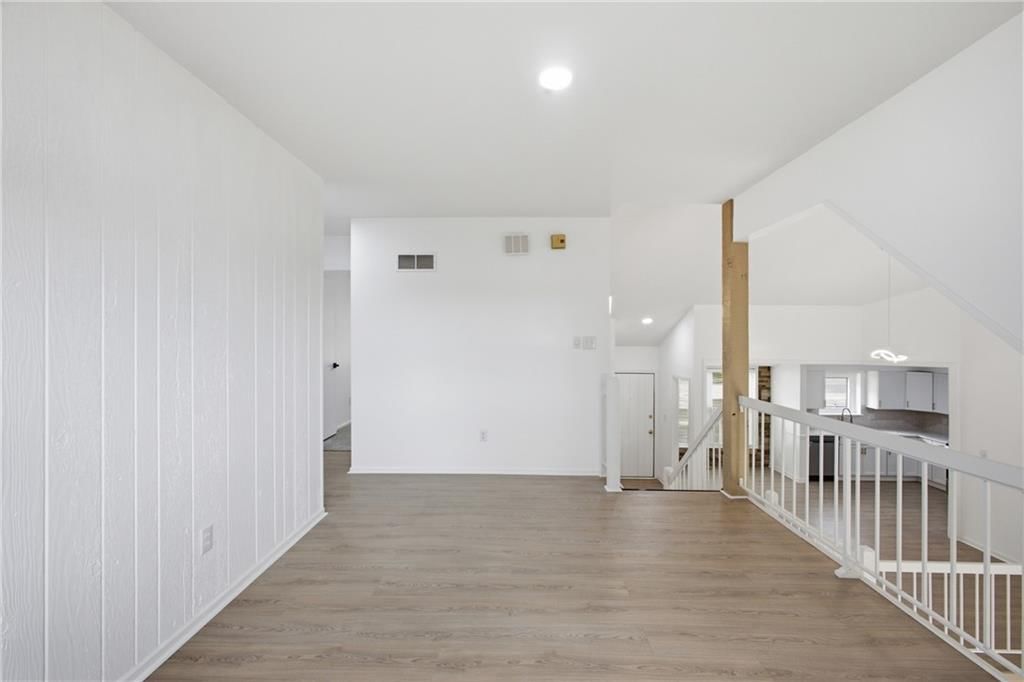 14906 W 89th Street — photo 12