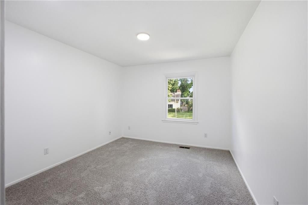 14906 W 89th Street — photo 16