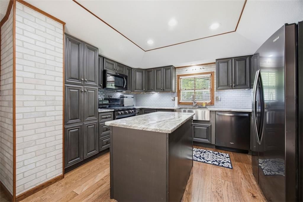 9726 Reeder Street — photo 32