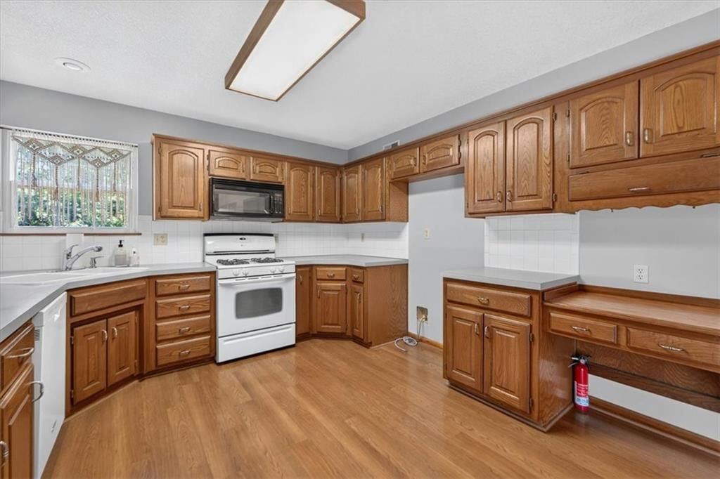 16404 GUDGELL Court — photo 23