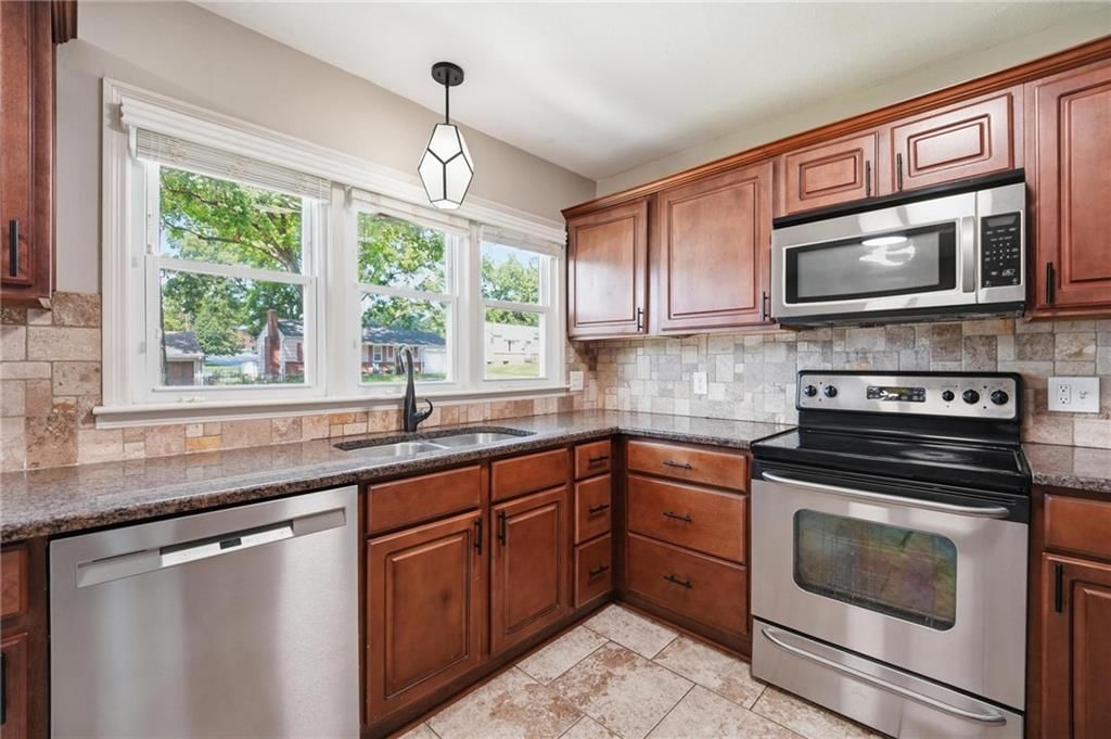 7423 Glenwood Lane — photo 4