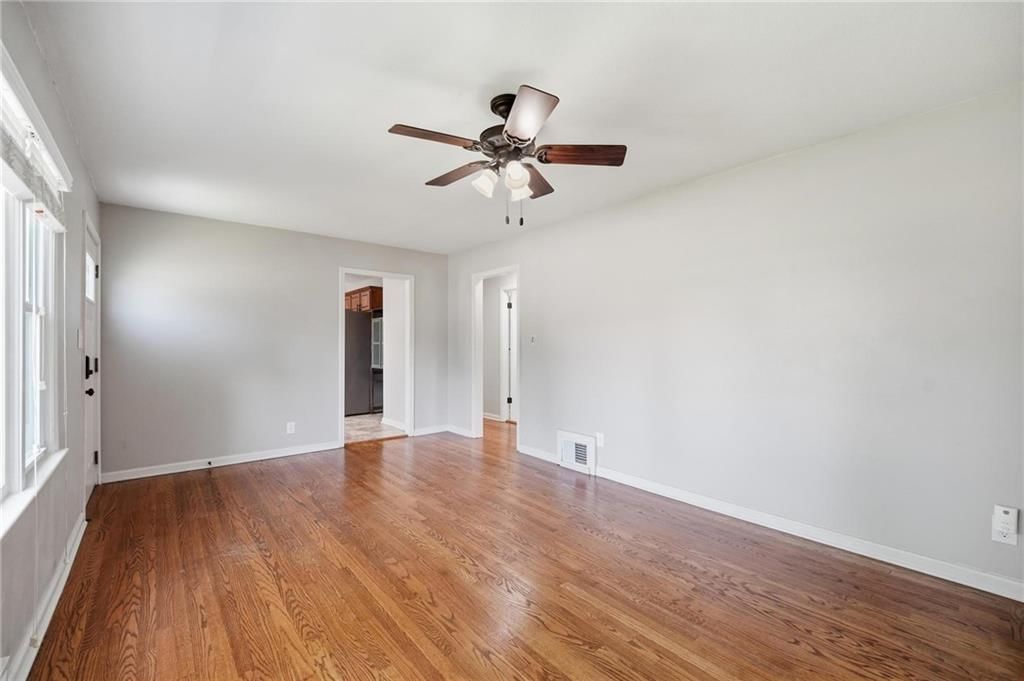 7423 Glenwood Lane — photo 8