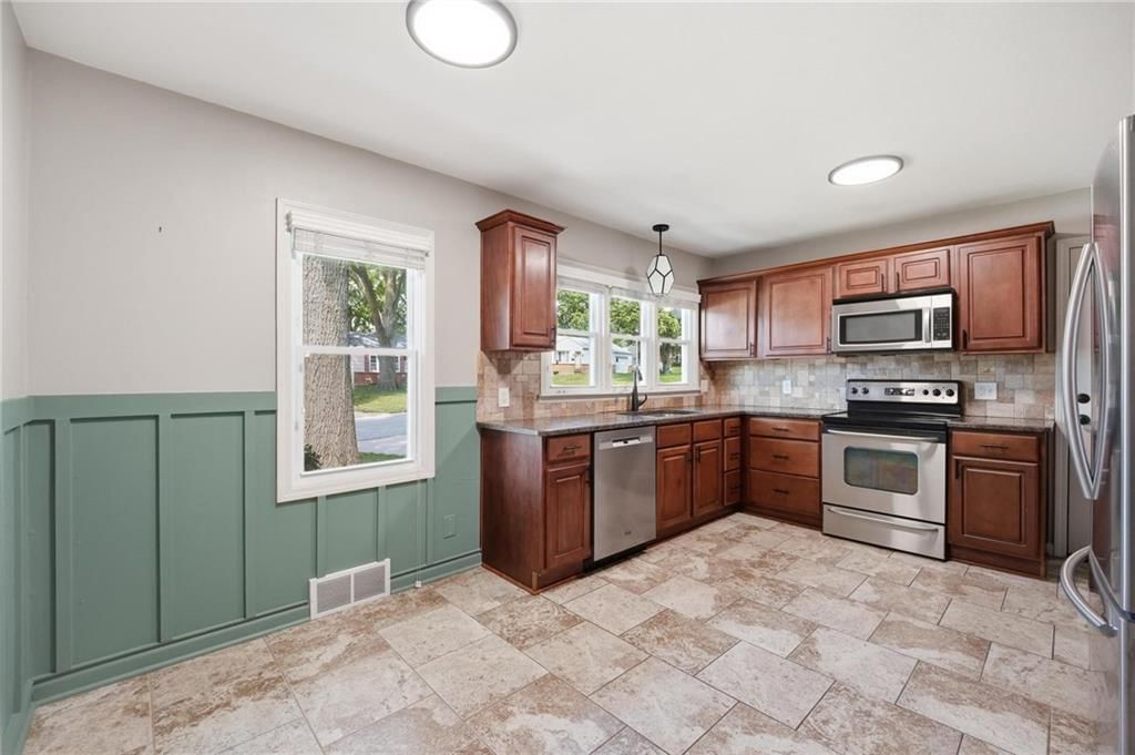 7423 Glenwood Lane — photo 9
