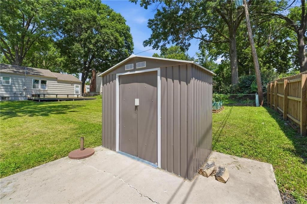 7423 Glenwood Lane — photo 30