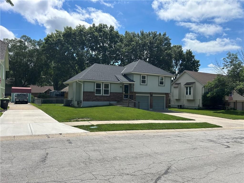 605 SE Westwind Drive — photo 2