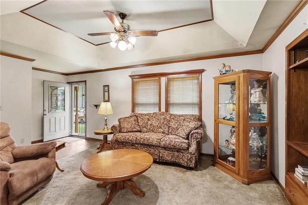 605 SE Westwind Drive — photo 4
