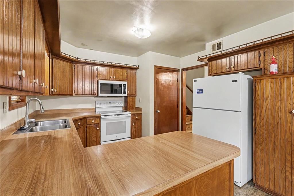 605 SE Westwind Drive — photo 9