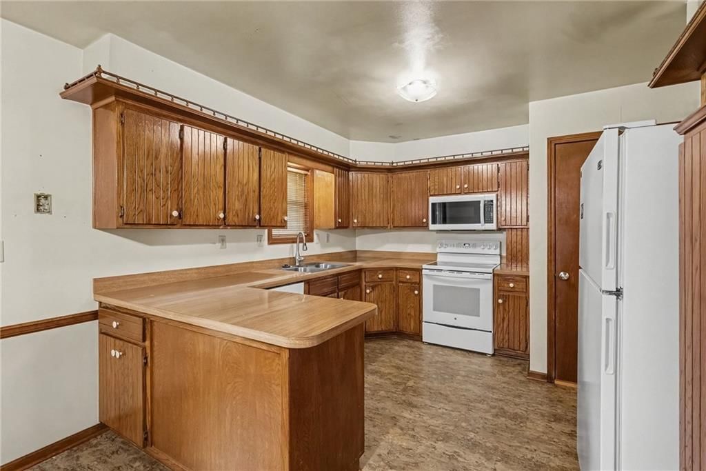 605 SE Westwind Drive — photo 10