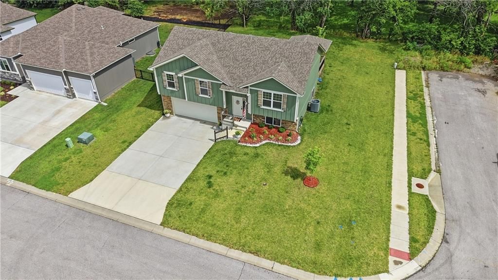 900 Crestwood Drive — photo 2