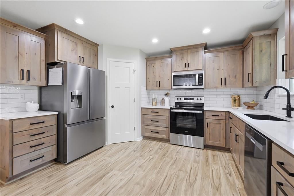900 Crestwood Drive — photo 11