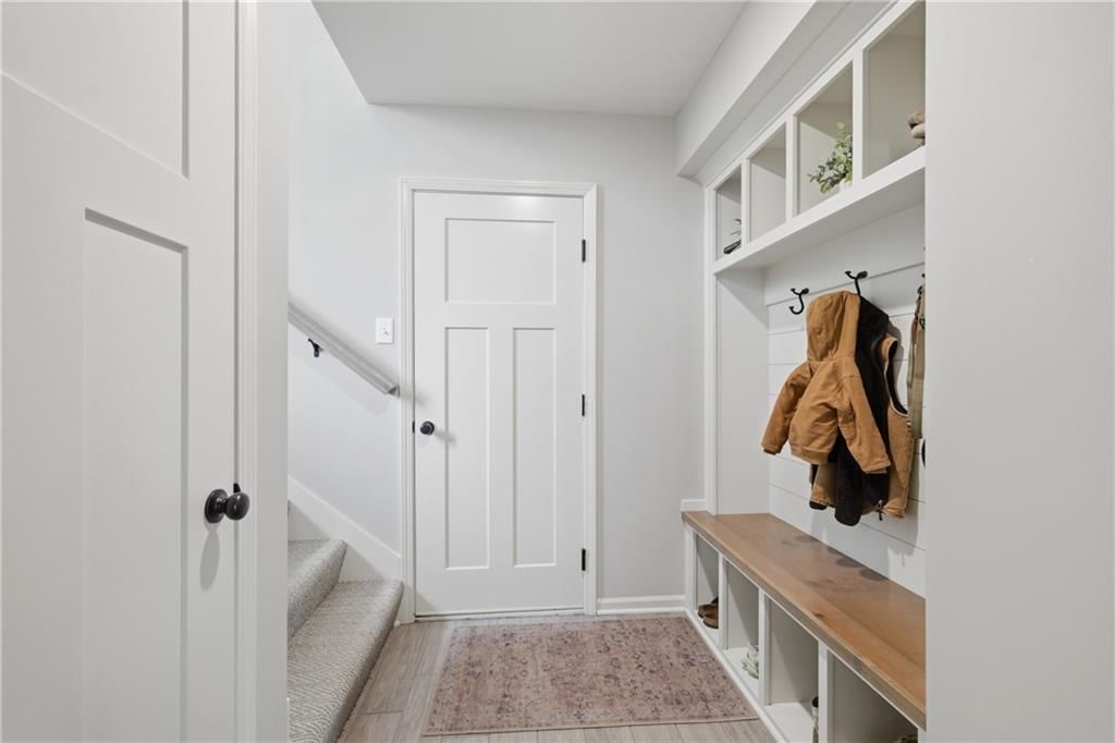 900 Crestwood Drive — photo 23